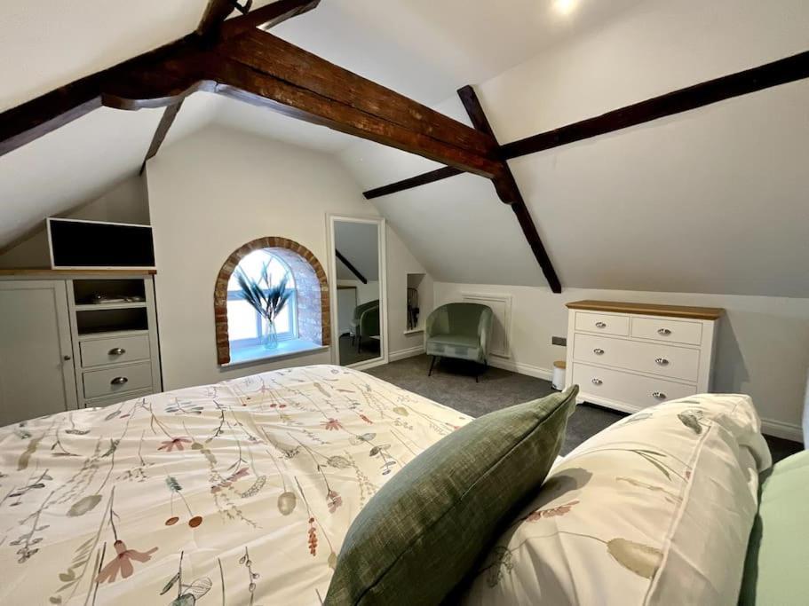 Apt D In Old Grade 2 Converted Farmhouse Market Weighton Exterior photo